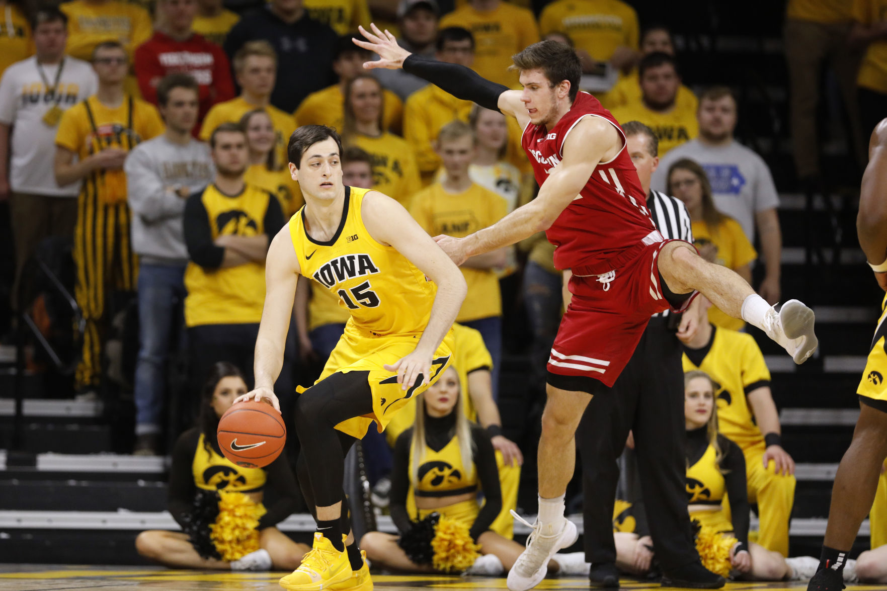 Badgers 72, Hawkeyes 66